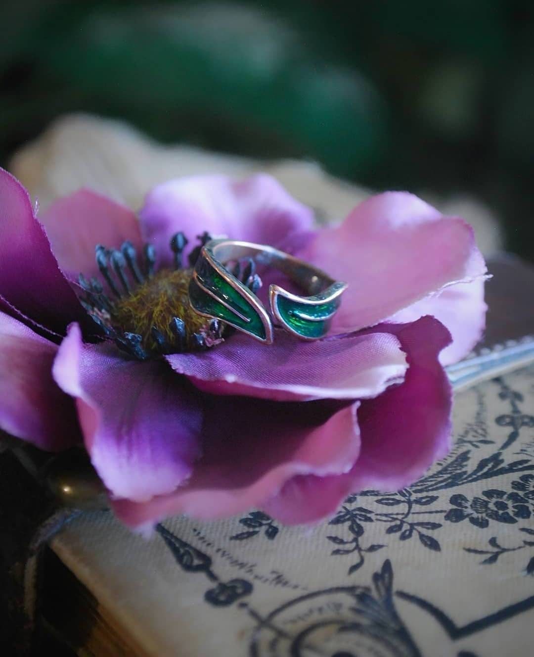 Elven Leaf Ring